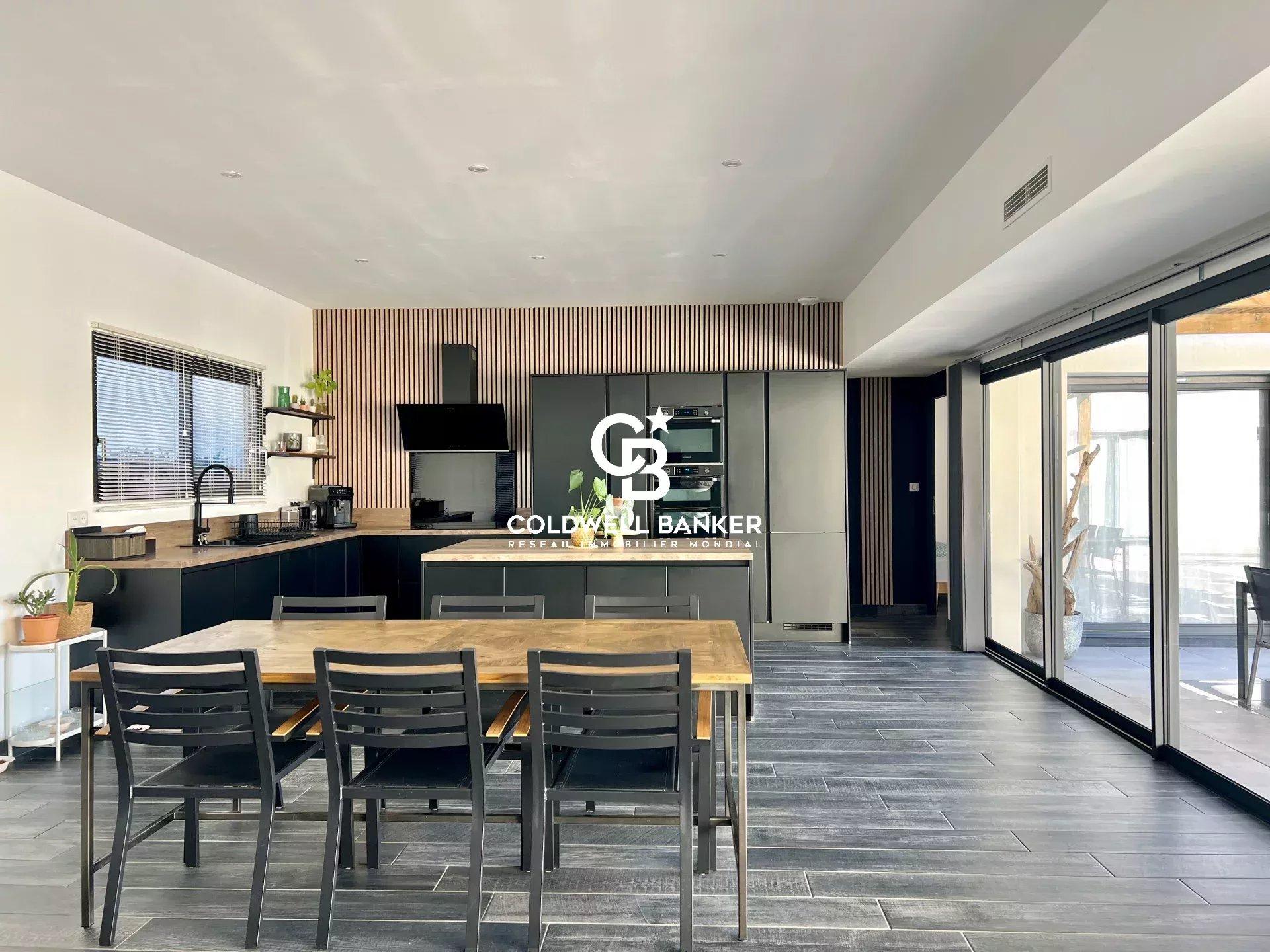 Maison à vendre à Saint-Geours-de-Maremne – contemporaine de plain-pied avec dépendance, piscine et jacuzzi