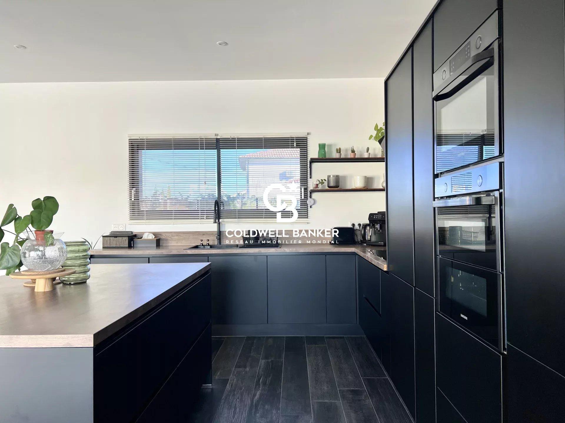 Maison à vendre à Saint-Geours-de-Maremne – contemporaine de plain-pied avec dépendance, piscine et jacuzzi