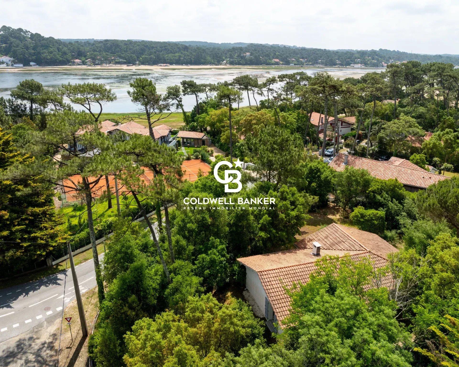 Terrain à vendre à Hossegor – projet de maison de luxe entre lac et océan avec permis validé