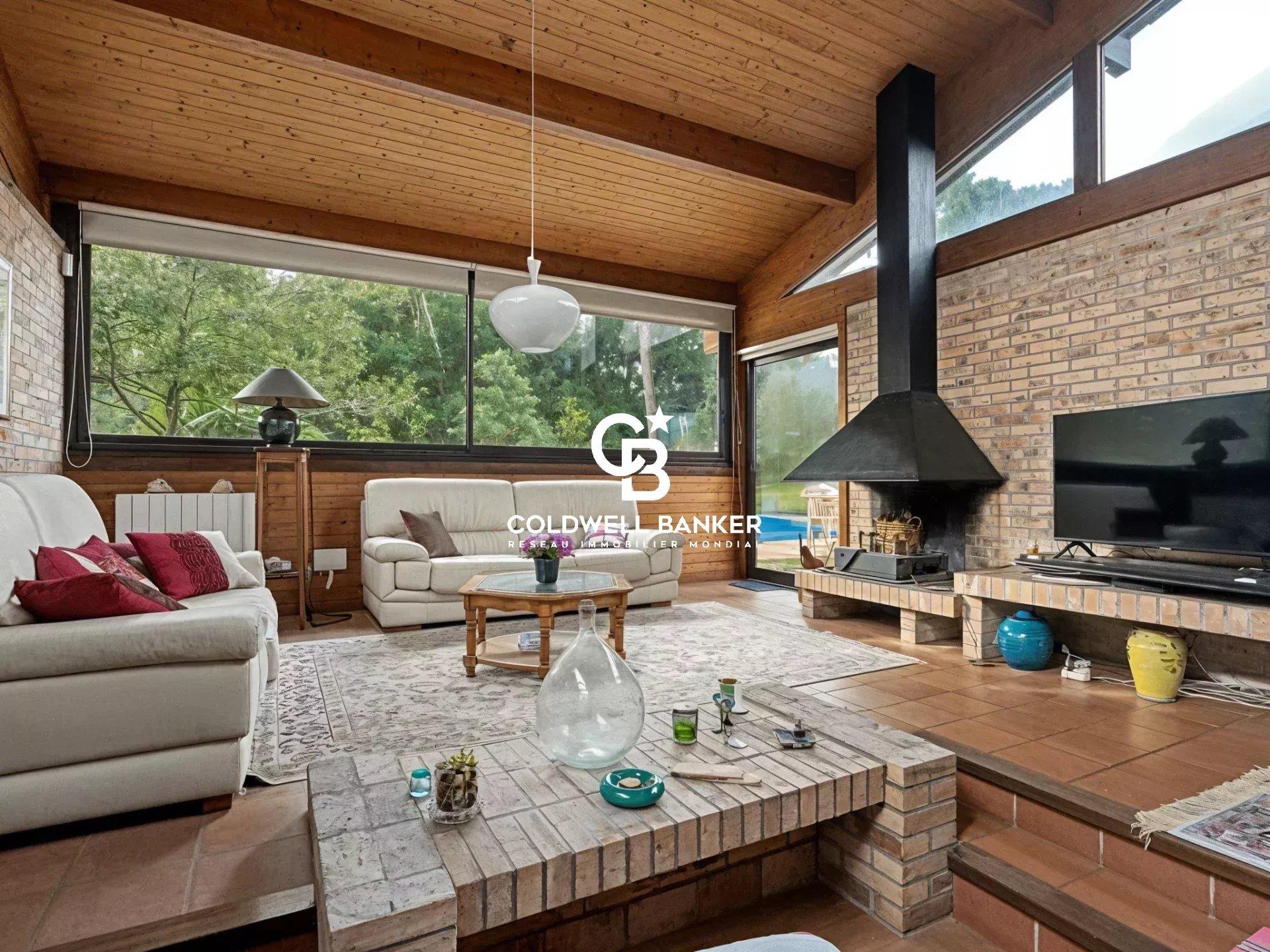 Maison à vendre à Seignosse – maison d’architecte à rénover avec piscine proche plages et lac