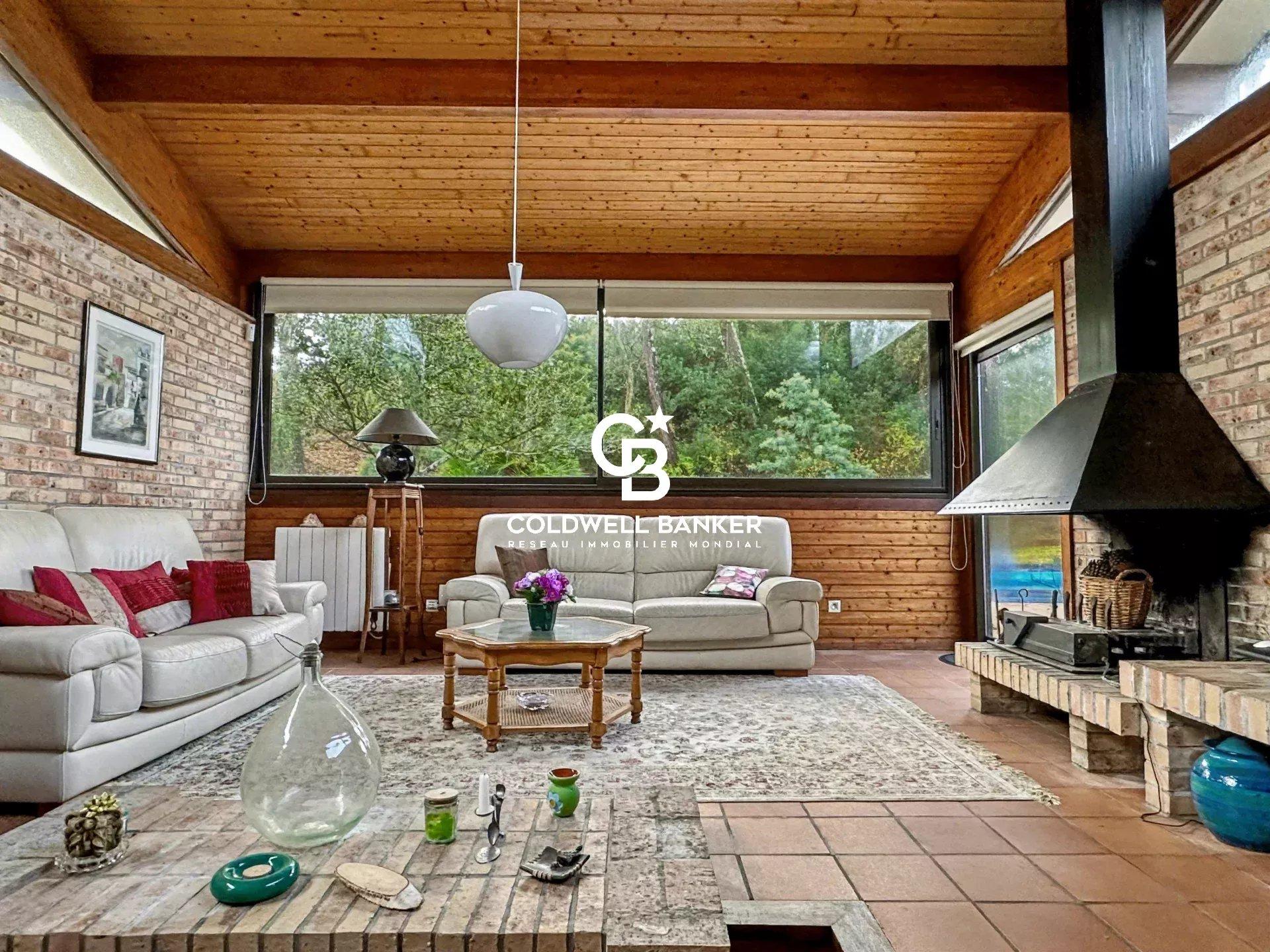 Maison à vendre à Seignosse – maison d’architecte à rénover avec piscine proche plages et lac