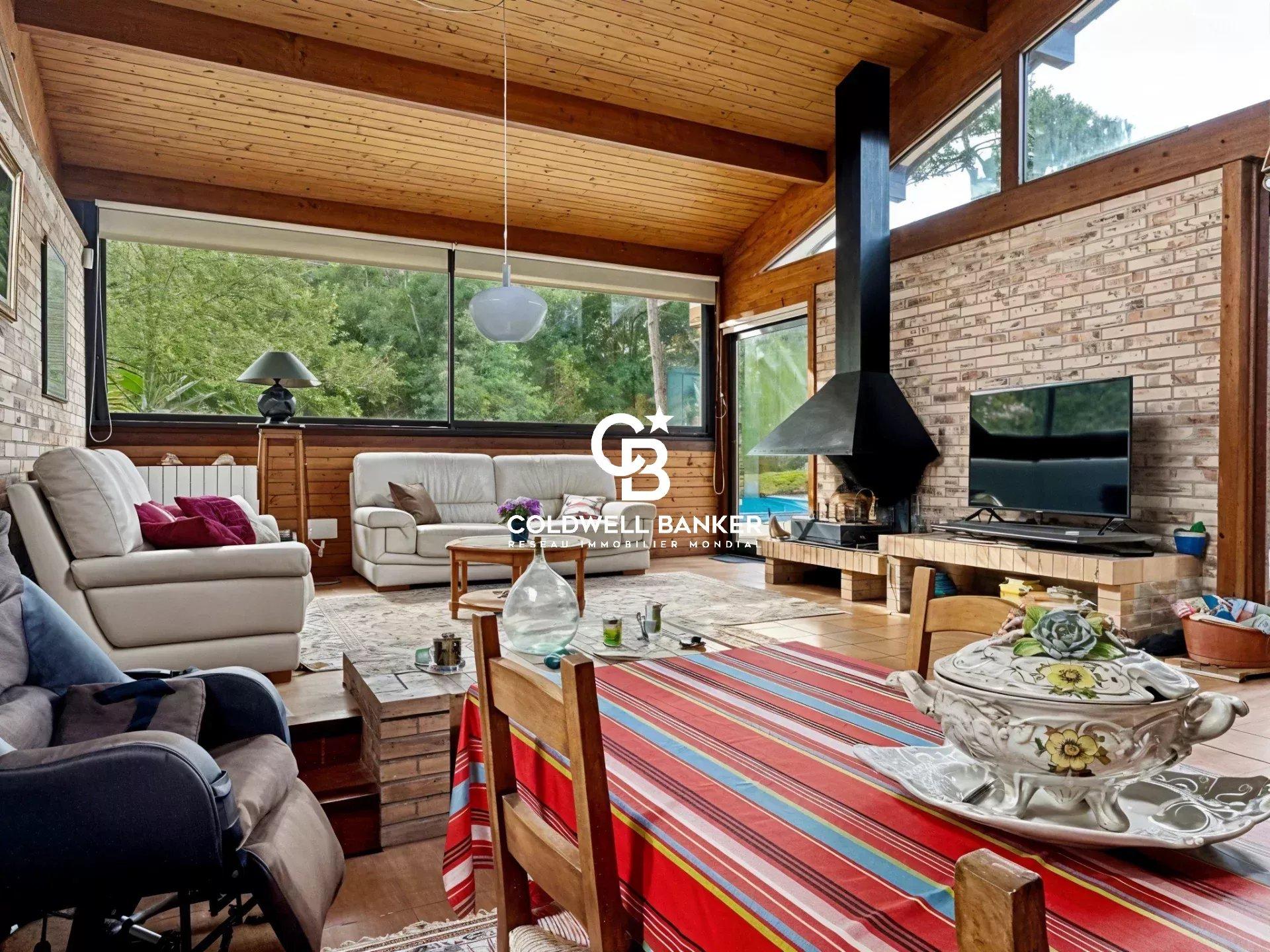 Maison à vendre à Seignosse – maison d’architecte à rénover avec piscine proche plages et lac