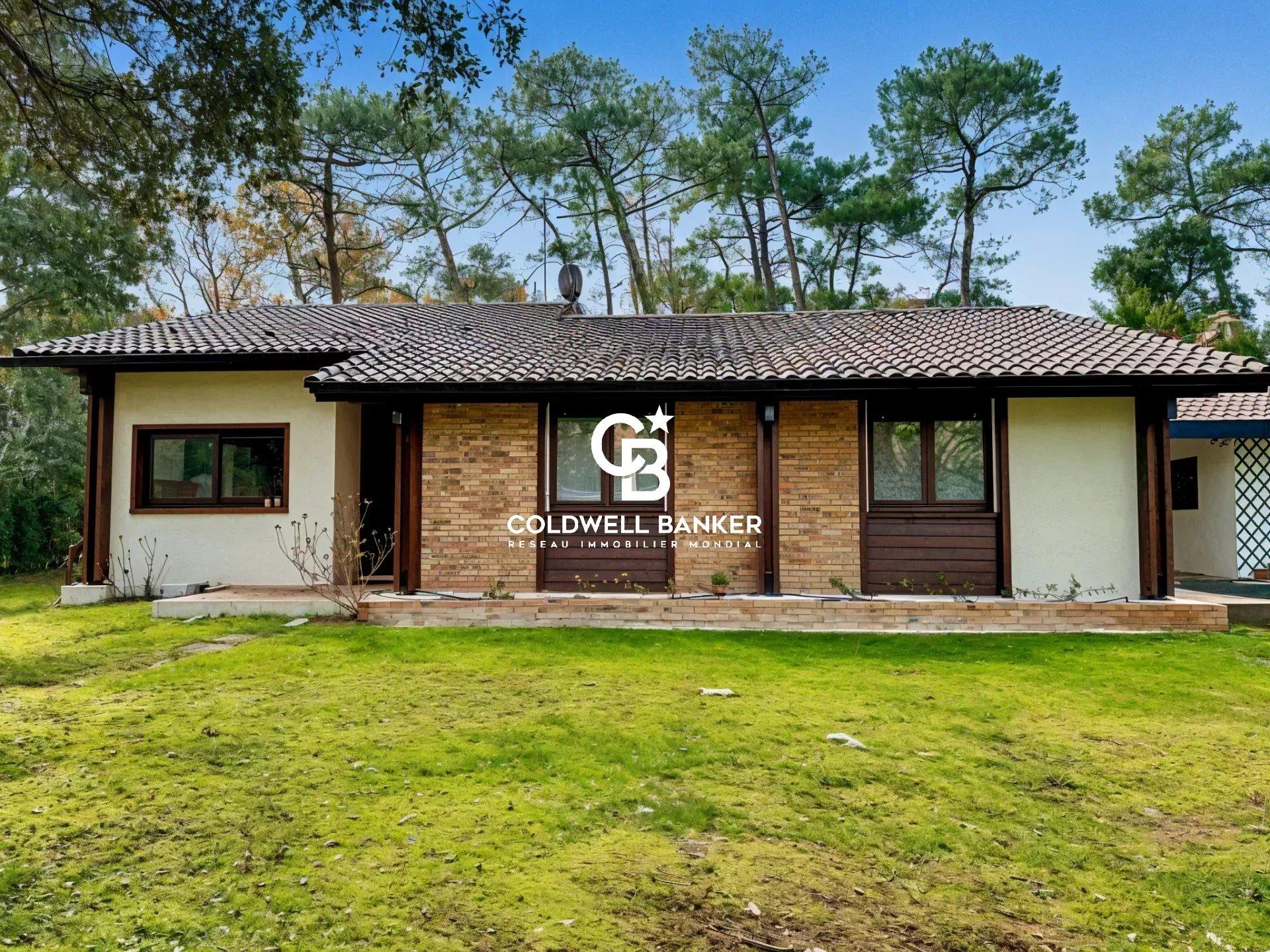 Maison à vendre à Seignosse – maison d’architecte à rénover avec piscine proche plages et lac