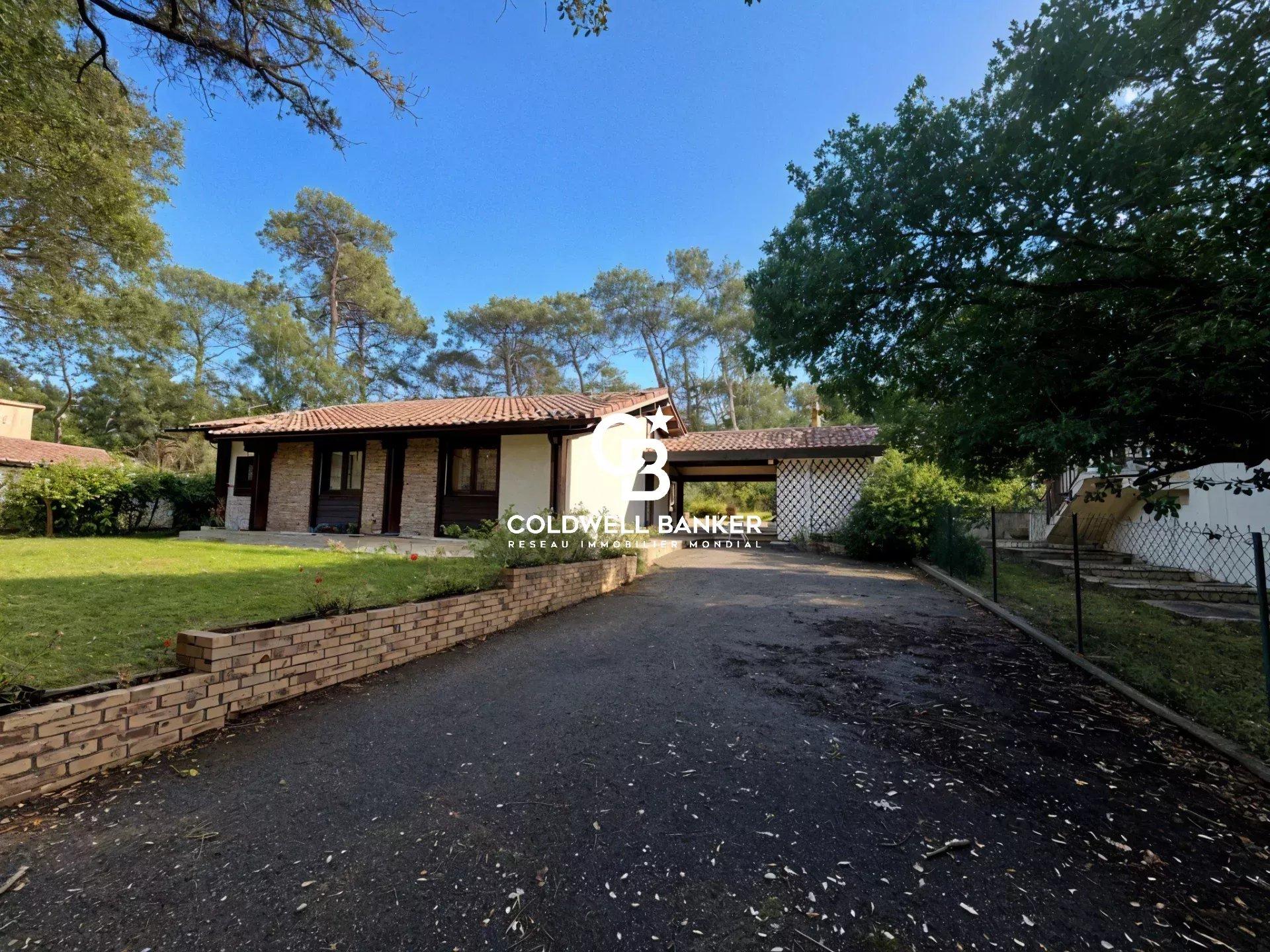 Maison à vendre à Seignosse – maison d’architecte à rénover avec piscine proche plages et lac