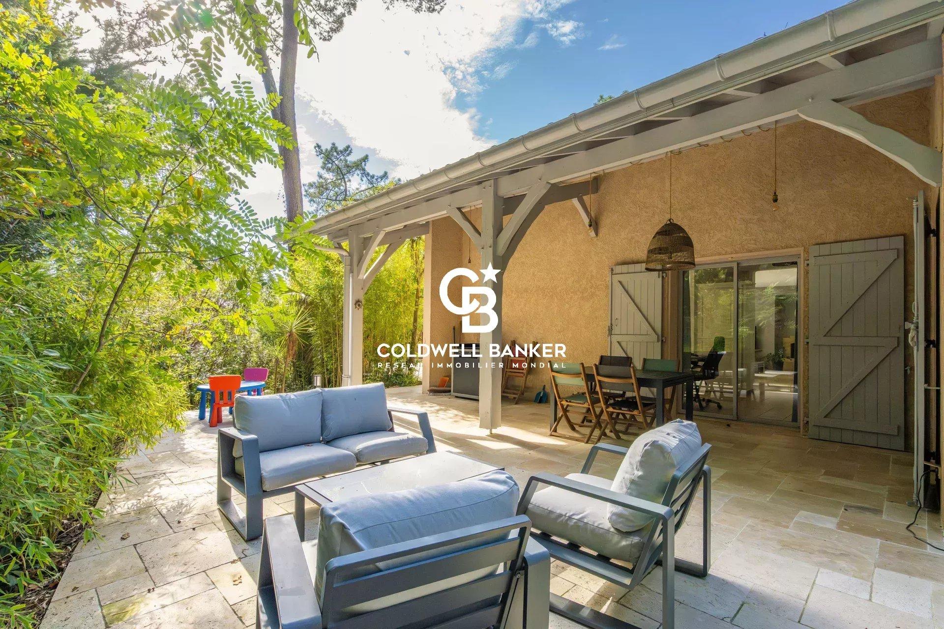 Maison à vendre à Hossegor – centre-ville et lac à pied, 6 chambres, piscine et terrain arboré