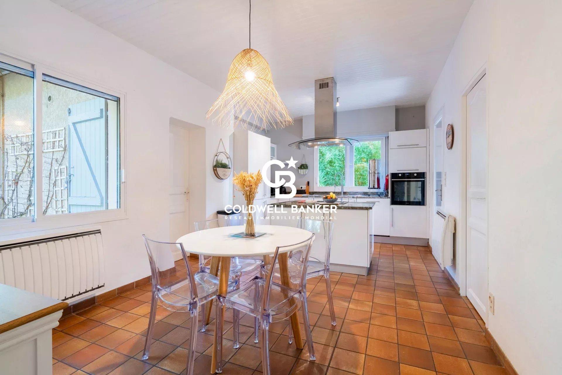 Maison à vendre à Hossegor – centre-ville et lac à pied, 6 chambres, piscine et terrain arboré