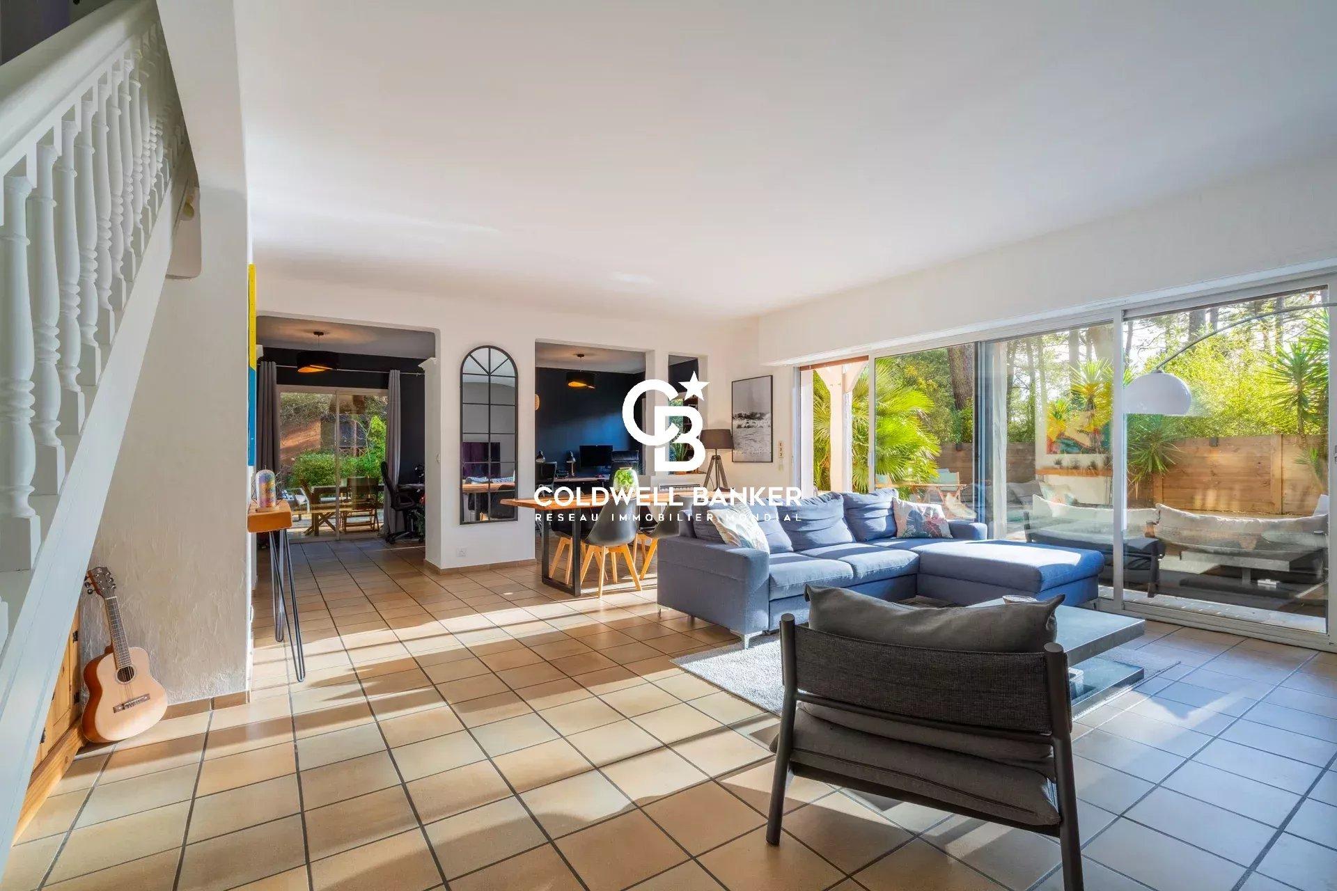 Maison à vendre à Hossegor – centre-ville et lac à pied, 6 chambres, piscine et terrain arboré