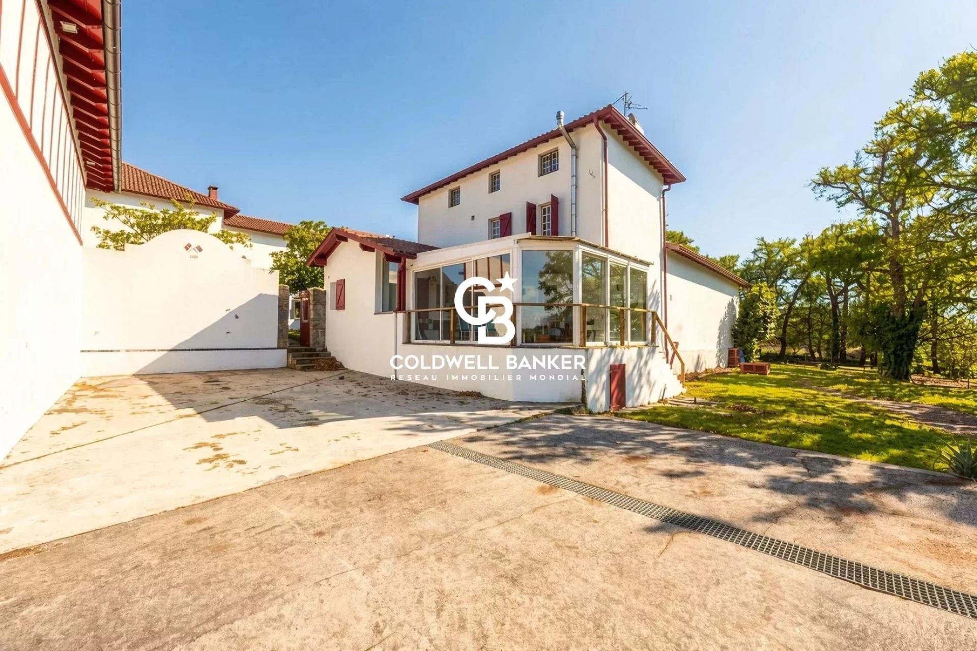 Propriété à vendre à Urrugne – domaine équestre sur 7,5 hectares avec vue mer et montagnes