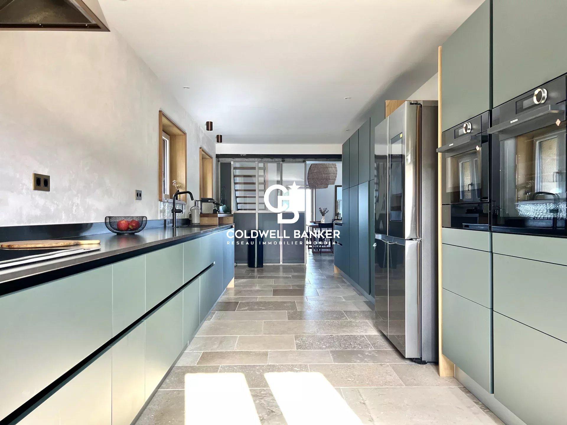 Ensemble de 2 villas à vendre à Saint-Sébastien, Espagne  - rénovées, vue océan panoramique, parc 22 000 m²