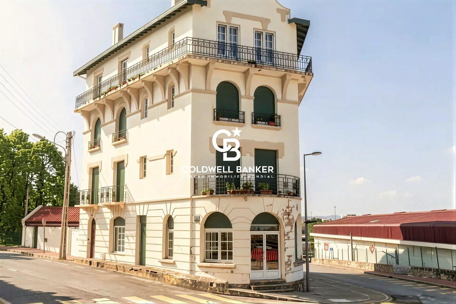 Immeuble à vendre Hendaye - immeuble de caractère avec ascenseur garage et local commercial