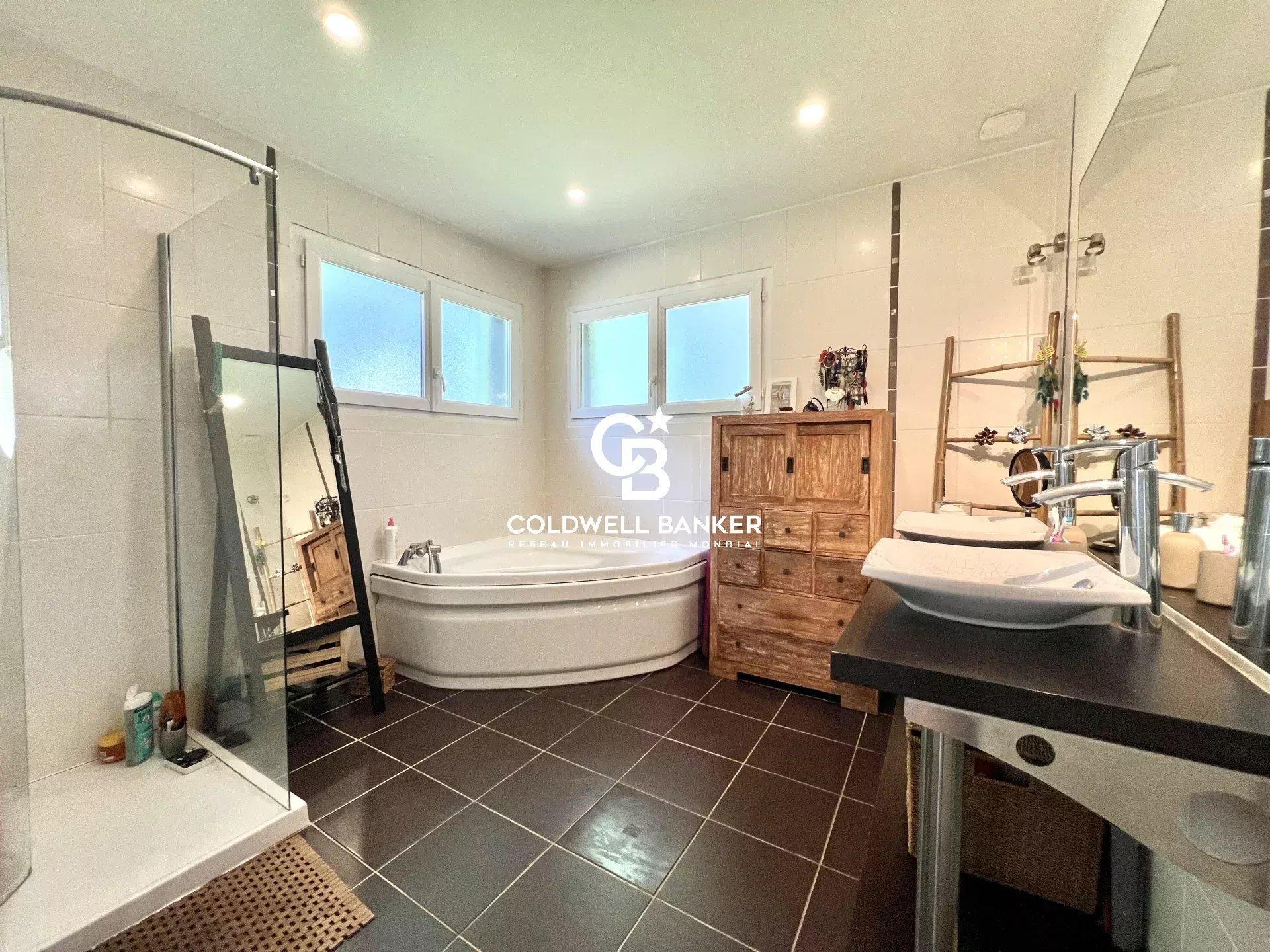 Maison à vendre Capbreton - 3 chambres, piscine, sous-sol aménageable et panneaux photovoltaïques