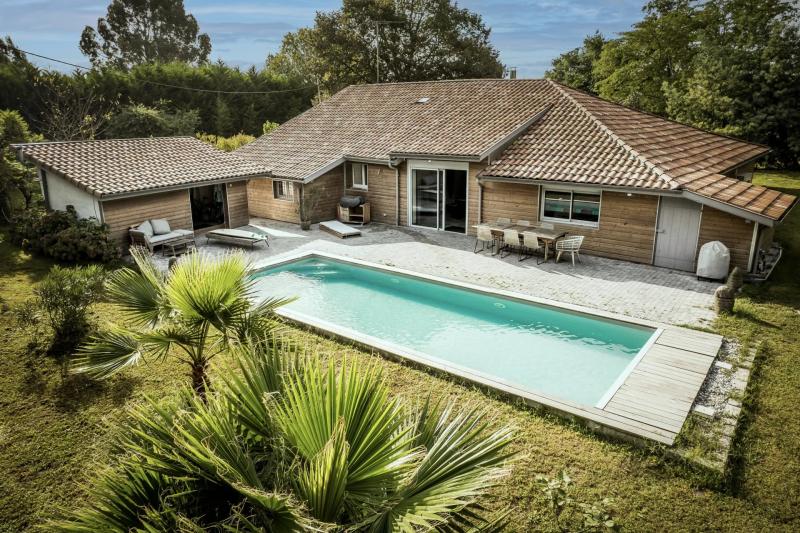 Charmante villa avec piscine et terrain de 5000 m² Saubion