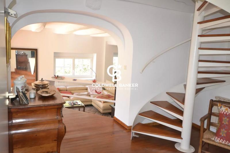 Ancienne ferme rénovée avec terrain de 7 hectares à acheter proche de Bayonne Urt