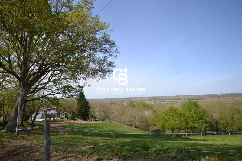 Ancienne ferme rénovée avec terrain de 7 hectares à acheter proche de Bayonne Urt