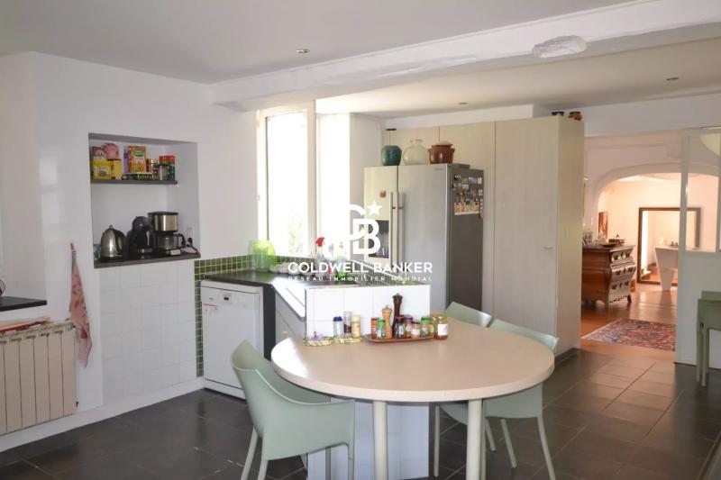 Ancienne ferme rénovée avec terrain de 7 hectares à acheter proche de Bayonne Urt