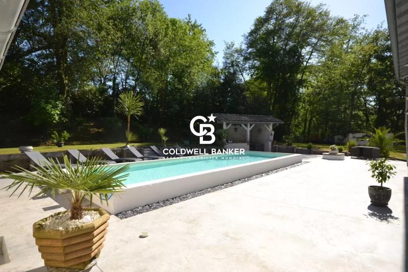 Ferme moderne rénovée avec 2 habitations sur 4 hectares à Biaudos