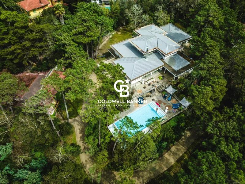 Villa exceptionnelle avec piscine et terrain de 4500 m² entre lac et océan Hossegor