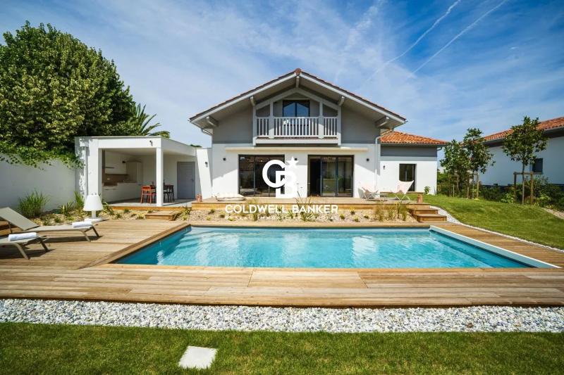 Maison à vendre à Anglet - propriété de prestige avec piscine et grand garage