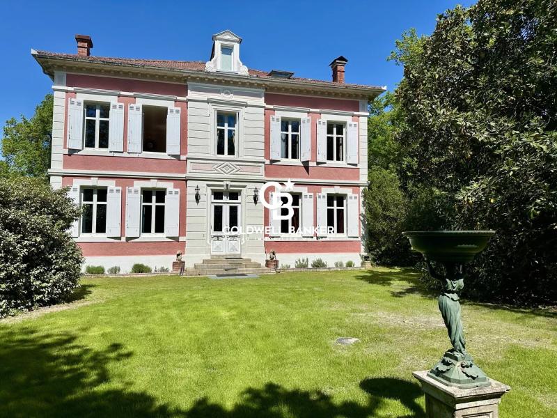 Propriété à vendre à Lesperon – 7 chambres, piscine, 3 gîtes, 2 appartements, cadre bucolique