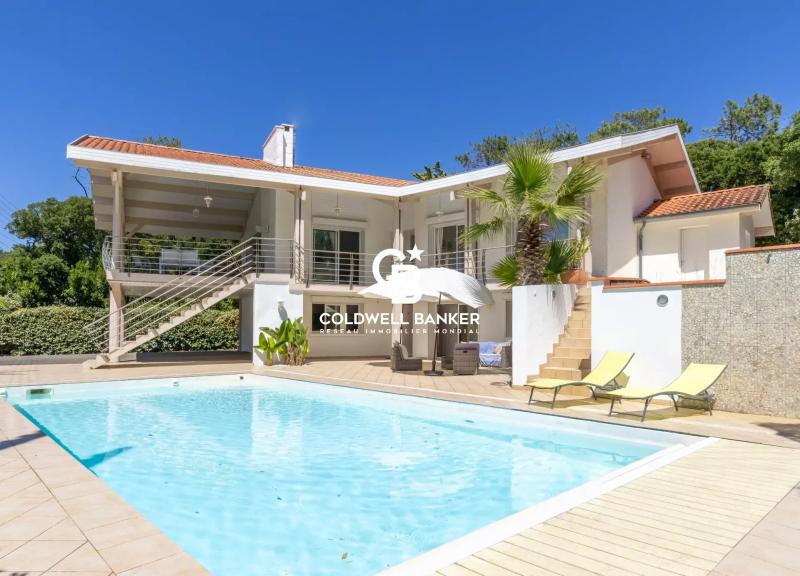 Maison à vendre à Hossegor - villa T6 avec piscine, entre lac et océan