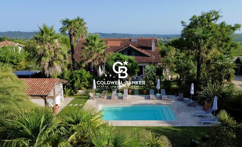 Maison à vendre à 20 minutes de Bayonne – authentique bâtisse du XVIe siècle rénovée avec piscine et gîtes