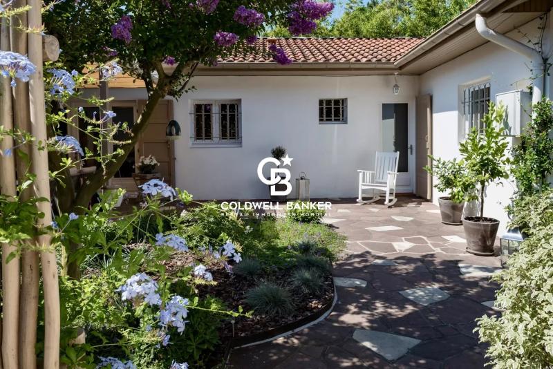 Villa à vendre à Hossegor – rénovée, centre-ville et lac à pied