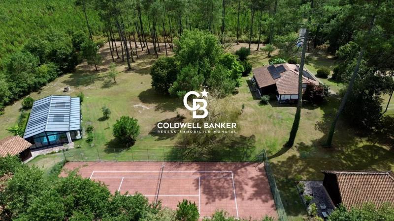 Maison à vendre à 35 minutes des plages – Airial landais avec piscine, tennis et dépendances