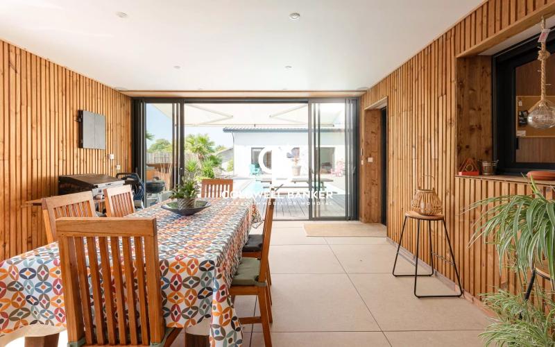 Maison à vendre à Saubrigues - contemporaine avec piscine, 4 suites