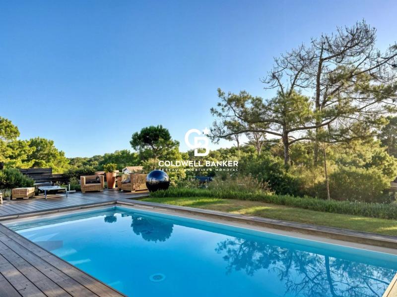 Maison à vendre à Hossegor – rénovée avec piscine, vue sur la canopée et accès plages à pied