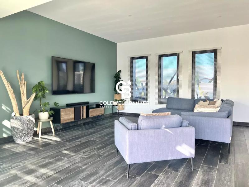 Maison à vendre à Saint-Geours-de-Maremne – contemporaine de plain-pied avec dépendance, piscine et jacuzzi