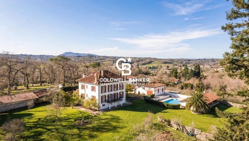 Propriété à vendre à Urrugne – domaine équestre sur 7,5 hectares avec vue mer et montagnes