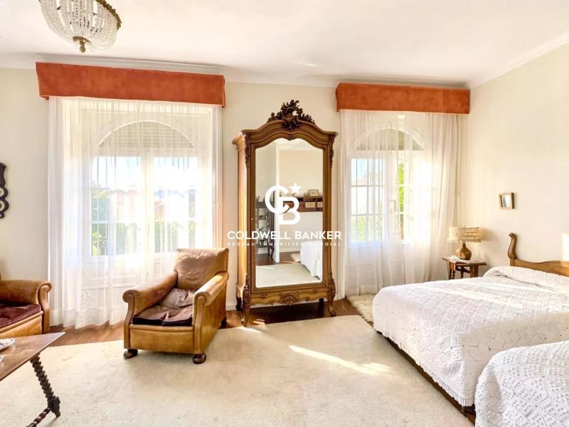 Immeuble à vendre Hendaye - immeuble de caractère avec ascenseur garage et local commercial